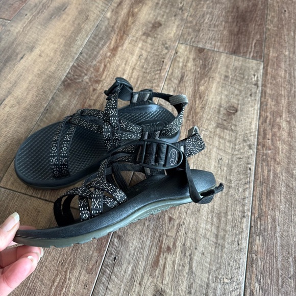 Chaco black sporty waterproof sandals youth size 1 - Picture 5 of 9